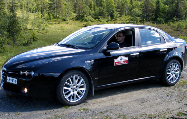 Черная Alfa Romeo 159