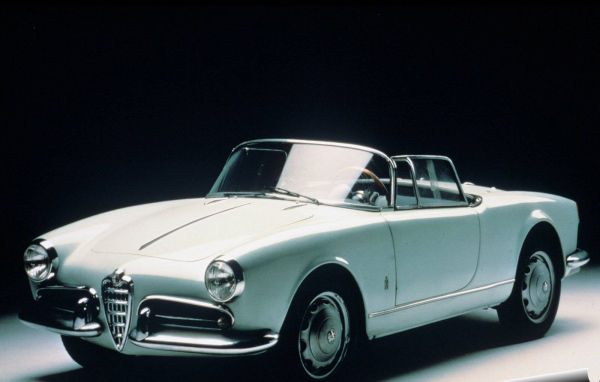 Автомобиль марки Alfa Romeo модели giulia