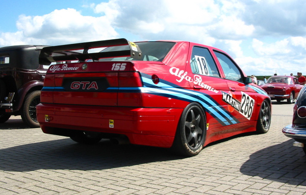 Дизайн автомобиля Alfa Romeo 155