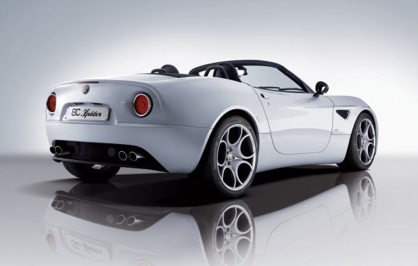 Новый автомобиль Alfa Romeo 8c spider