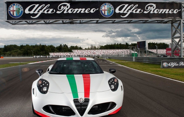 Фото автомобиля Alfa Romeo 4c