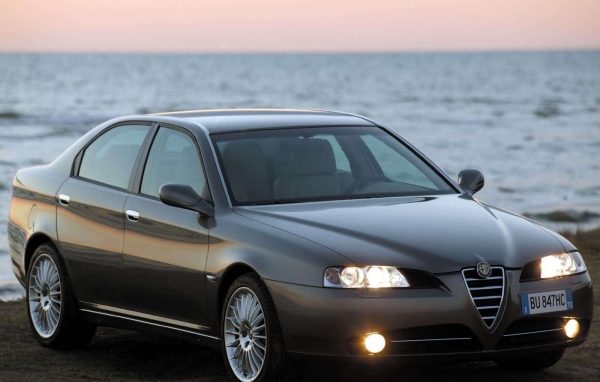 Надежный автомобиль Alfa Romeo 166