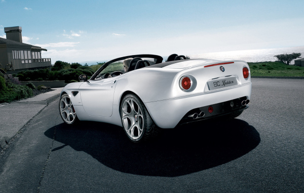 Надежный автомобиль Alfa Romeo 8c spider