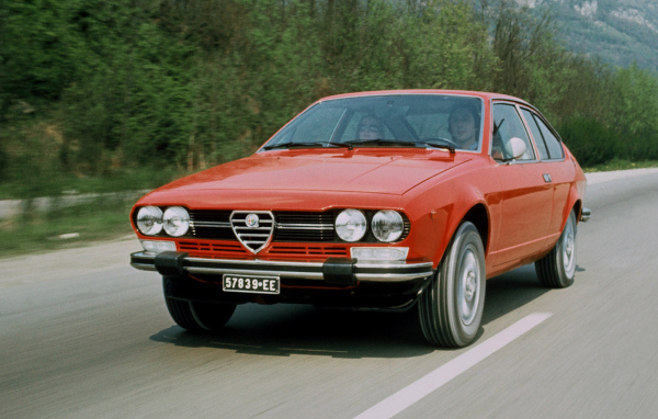 Надежная машина Alfa Romeo alfetta