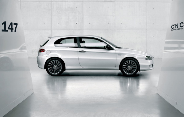 Надежный автомобиль Alfa Romeo 147