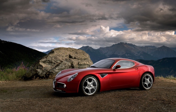 Надежная машина Alfa Romeo 8c competizione