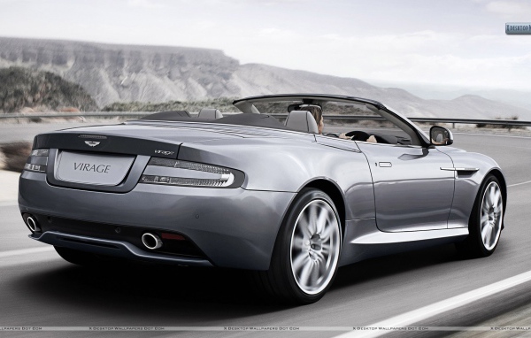 Автомобиль Aston Martin virage на дороге
