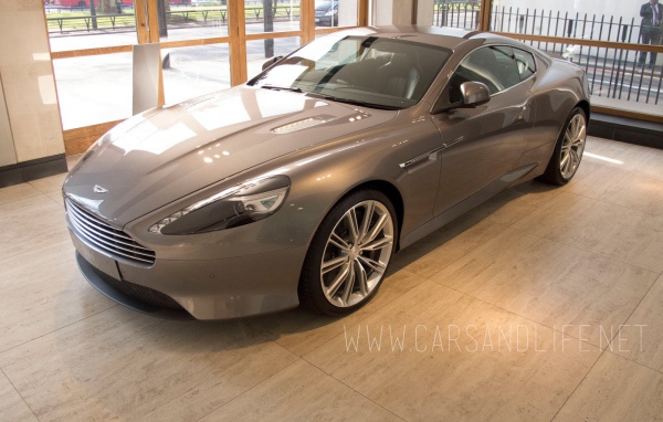 Красивый автомобиль Aston Martin aspire