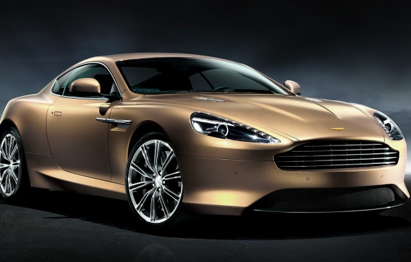 Красивый автомобиль Aston Martin virage