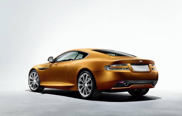 Красивый автомобиль Aston Martin virage в Москве