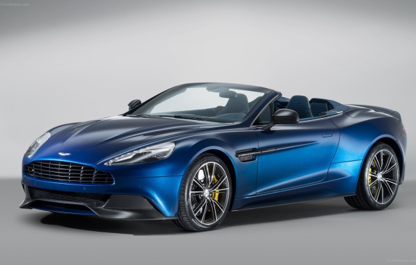 Красивый автомобиль Aston Martin volante