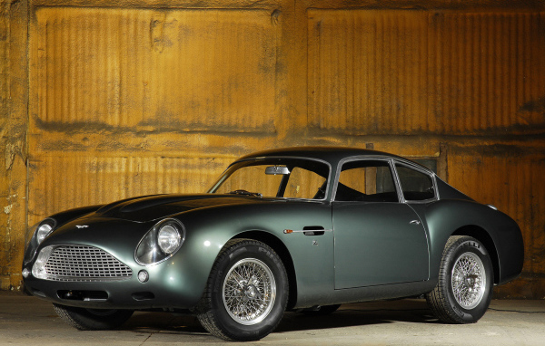 Автомобиль марки Aston Martin модели db4