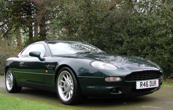 Автомобиль марки Aston Martin модели db7