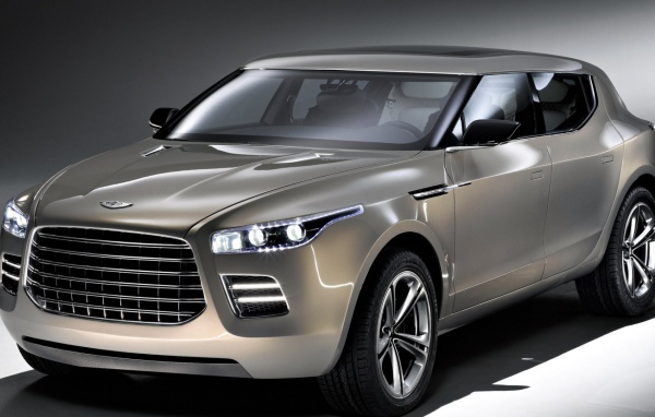 Автомобиль марки Aston Martin модели lagonda