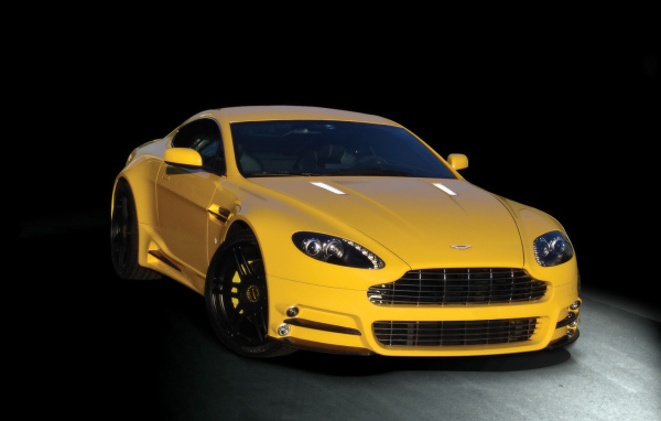 Автомобиль марки Aston Martin модели mansory