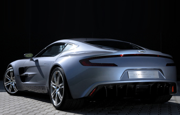 Автомобиль марки Aston Martin модели one 77