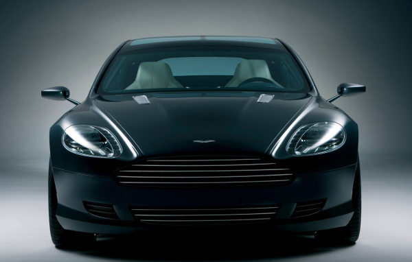 Автомобиль марки Aston Martin модели rapide