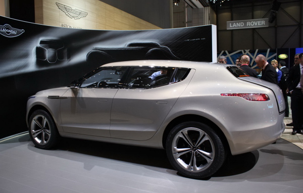 Дизайн автомобиля Aston Martin lagonda
