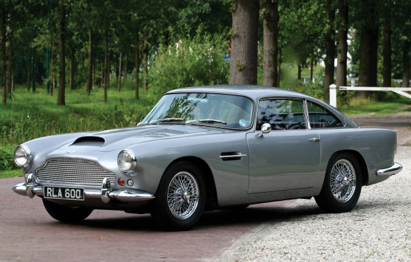 Новый автомобиль Aston Martin db4