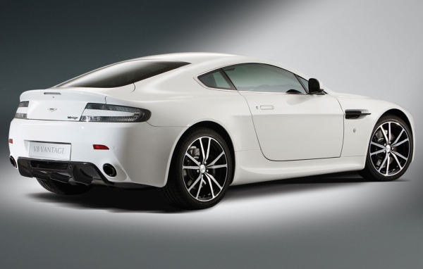 Фото автомобиля Aston Martin v8 vantage