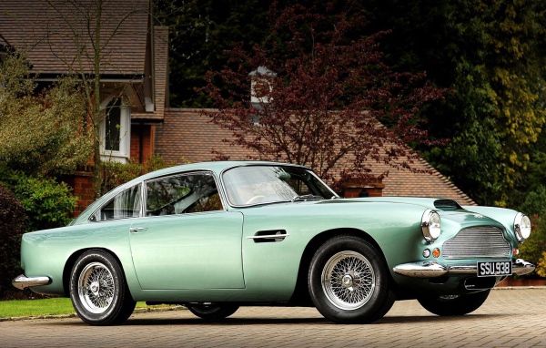 Надежная машина Aston Martin db4