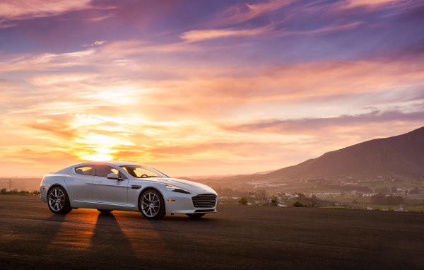 Надежный автомобиль Aston Martin 2014