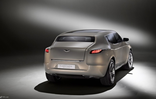 Надежный автомобиль Aston Martin lagonda