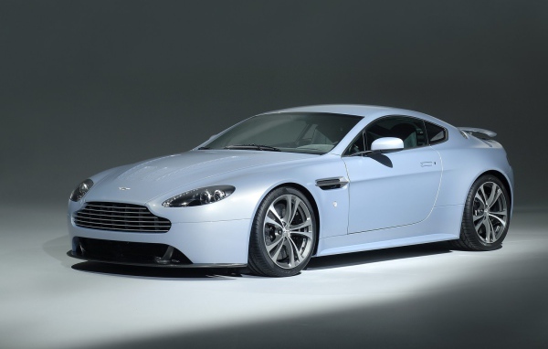 Надежная машина Aston Martin v12