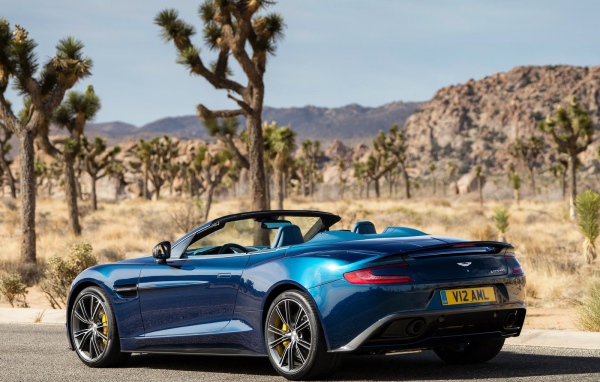 Надежная машина Aston Martin volante