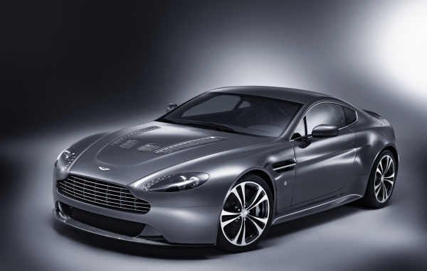 Новая машина Aston Martin db9