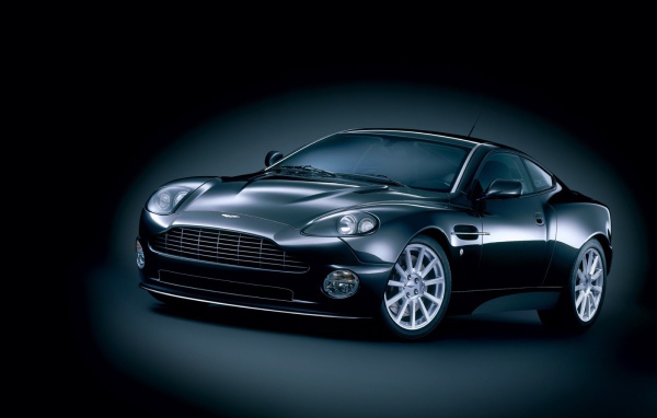 Новая машина Aston Martin v12