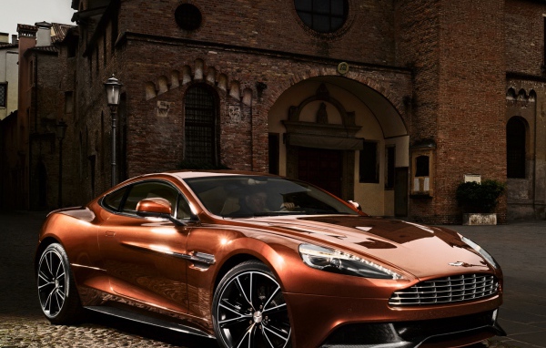 Новая машина Aston Martin vanquish