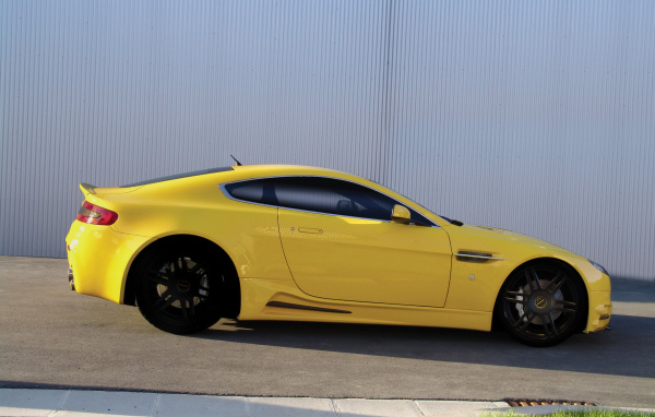 Надежная машина Aston Martin mansory