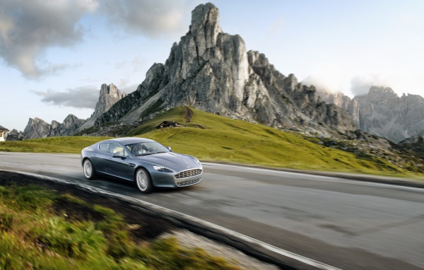 Надежная машина Aston Martin rapide