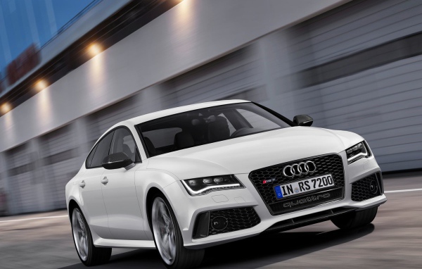 Красивый автомобиль Audi 2014