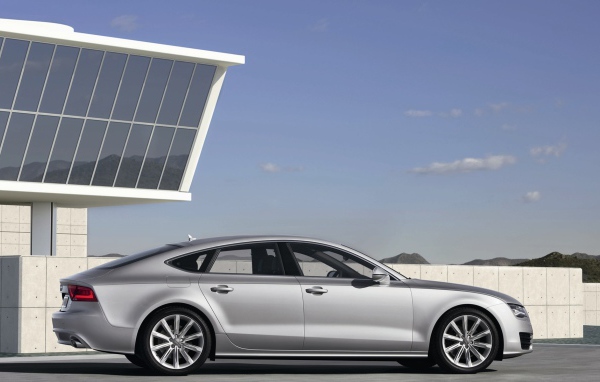 Красивый автомобиль Audi a7