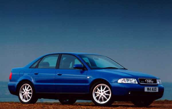 Красивый автомобиль Audi b5