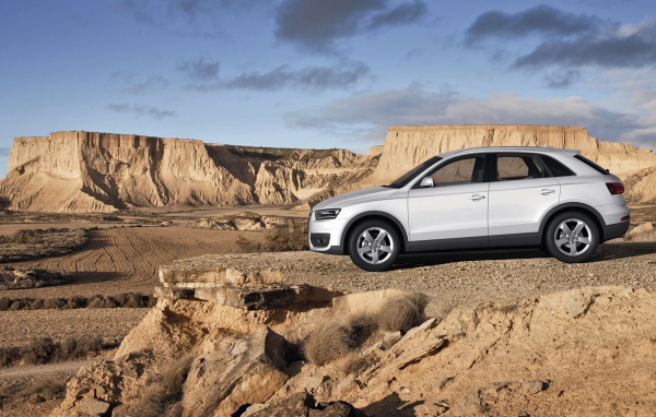 Красивый автомобиль Audi q3