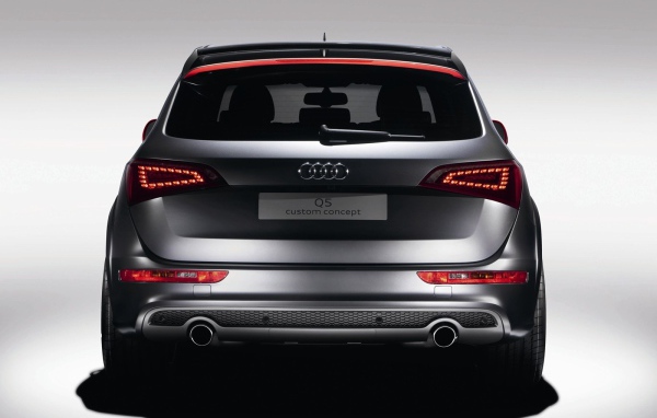 Красивый автомобиль Audi q5 в Москве