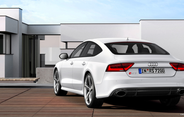 Красивый автомобиль Audi rs7 в Москве