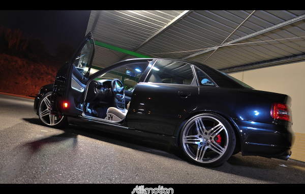 Автомобиль марки Audi модели b5