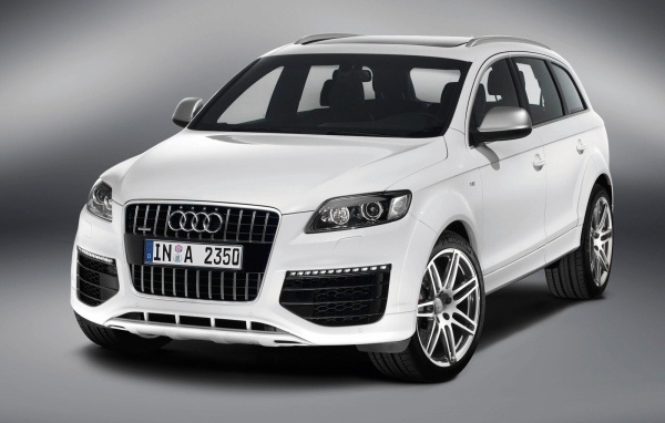Автомобиль марки Audi модели q7