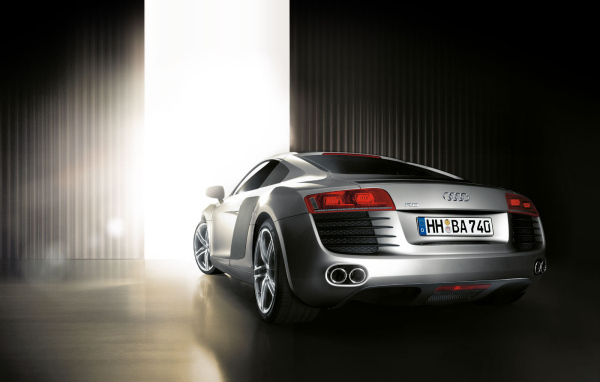 Автомобиль марки Audi модели r8