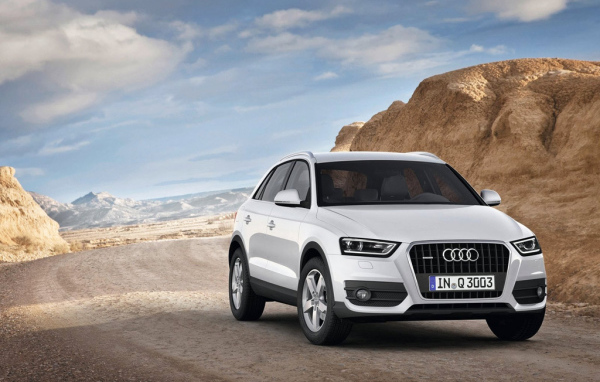 Горный пейзаж с Audi Q3