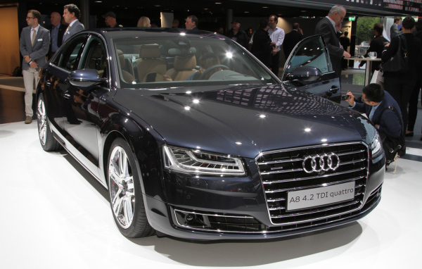 Новый автомобиль Audi A8 2014