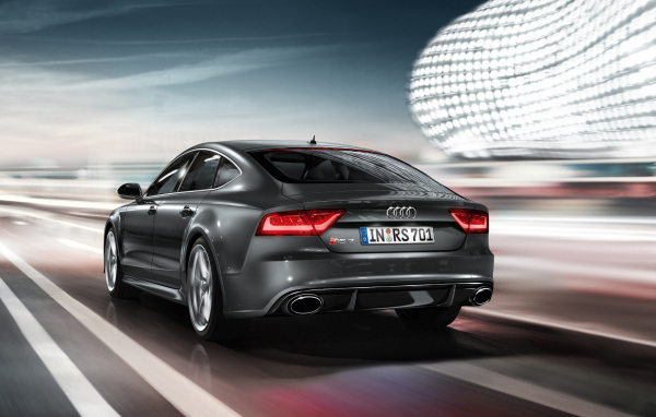 Новая машина Audi rs7