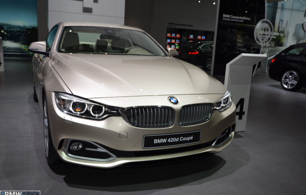 Красивый автомобиль BMW 4-series 2014 года в Москве