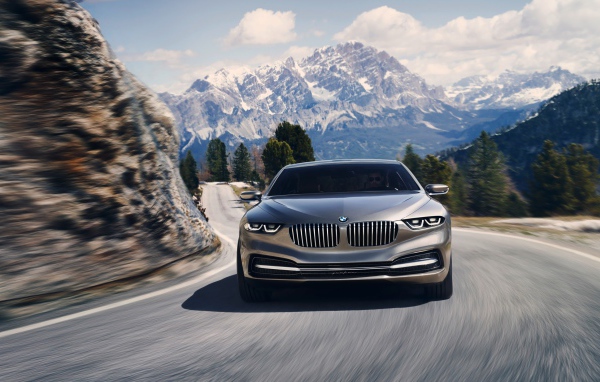 BMW на горной дороге