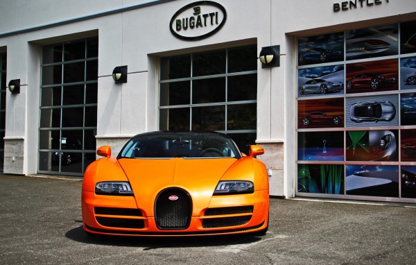 Оранжевый Bugatti veyron