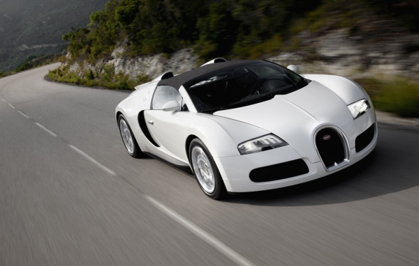 Bugatti Veyron supersport 16.4 на горной дороге